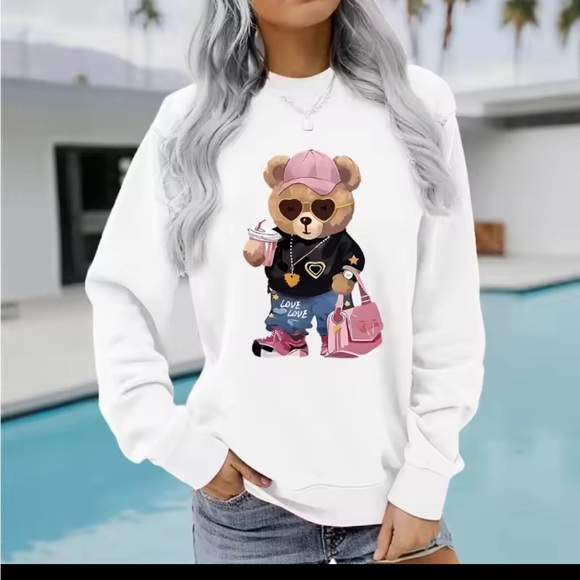 🎉Stay cozy and stylish with this sweatshirt featuring a cute bear graphic. - Picture 4 of 11